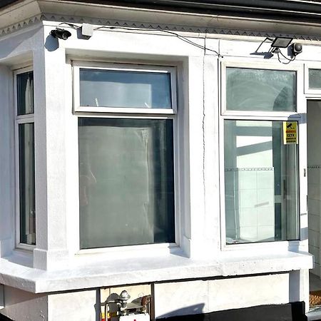 Southall Suites By Gh Stays Exteriör bild